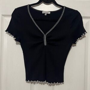 💗‎ Hooked Up - Black V-Neck Crop Top